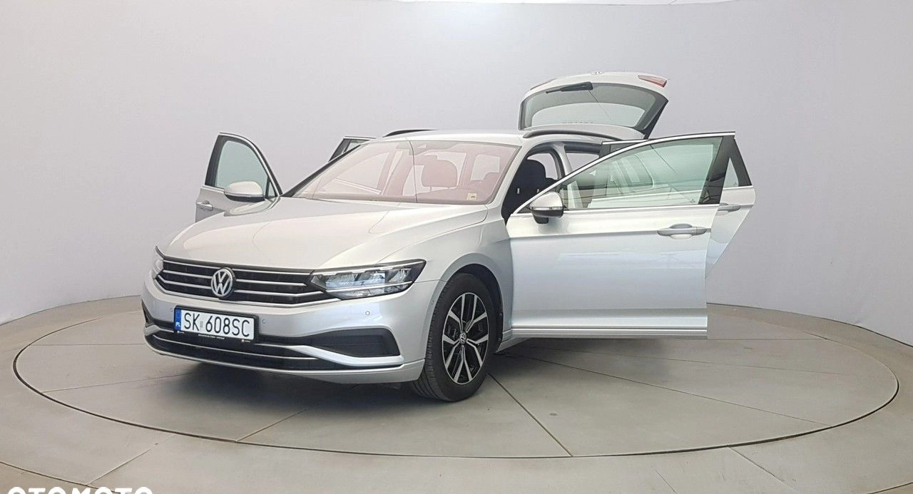 Volkswagen Passat cena 126900 przebieg: 74000, rok produkcji 2019 z Golina małe 562